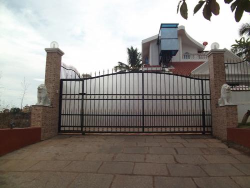 Auto Sliding Glass Gate