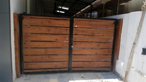 Auto wooden swing gate 